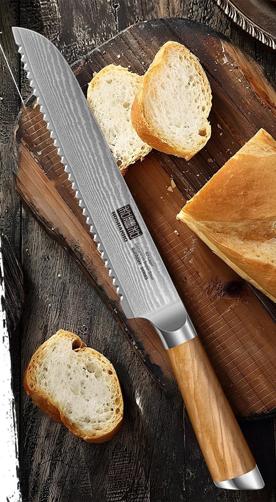 Couteau à pain japonais Hoshanho manche ergonomique brun en situation de découpe