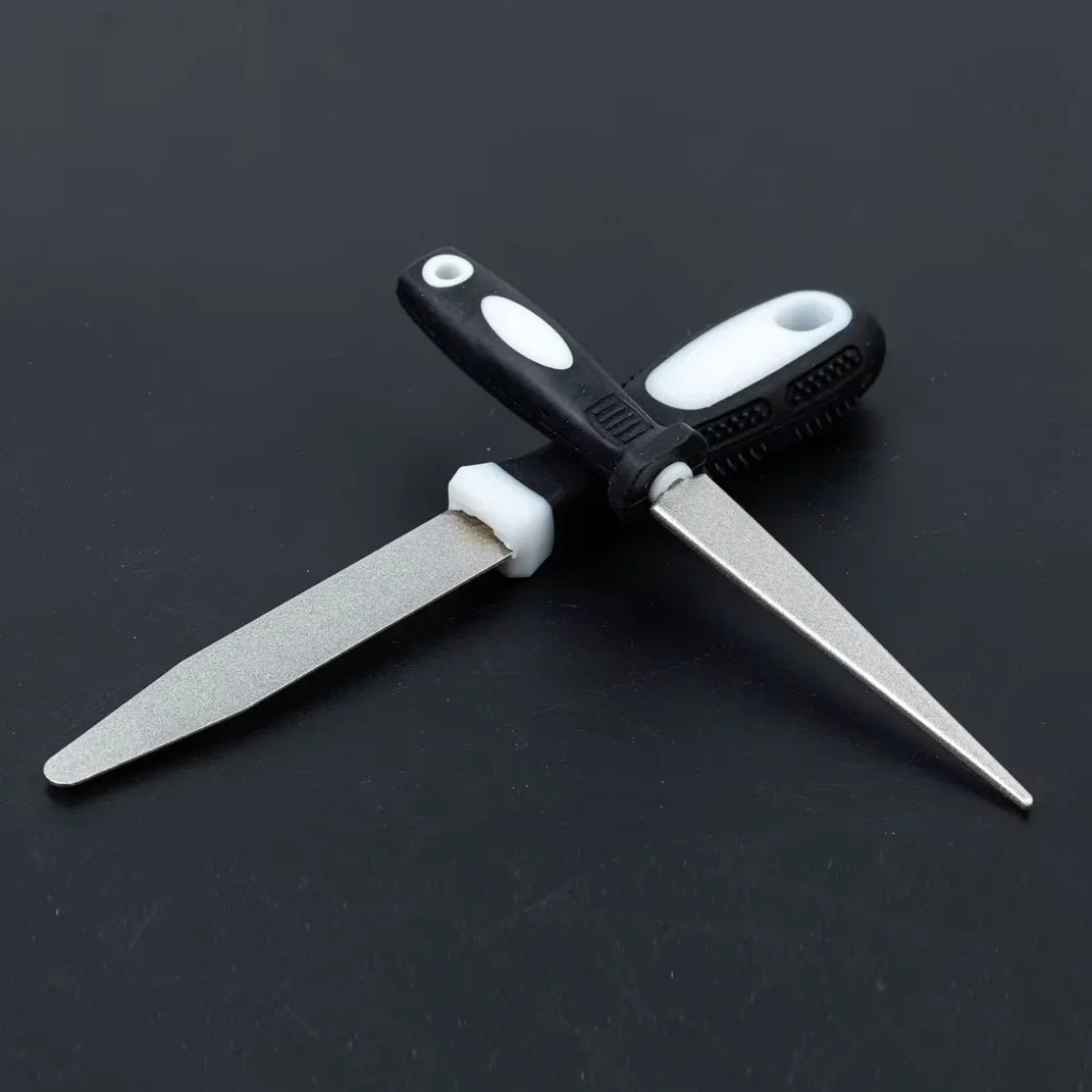 Set de deux aciers à aiguiser inox tige effilée manche ergonomique noir blanc