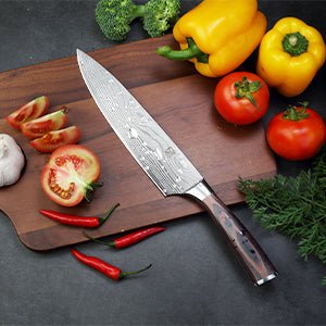 Couteau chef Paudin lame Damascus inox manche pakkawood – découpe tomates et légumes sur planche bois