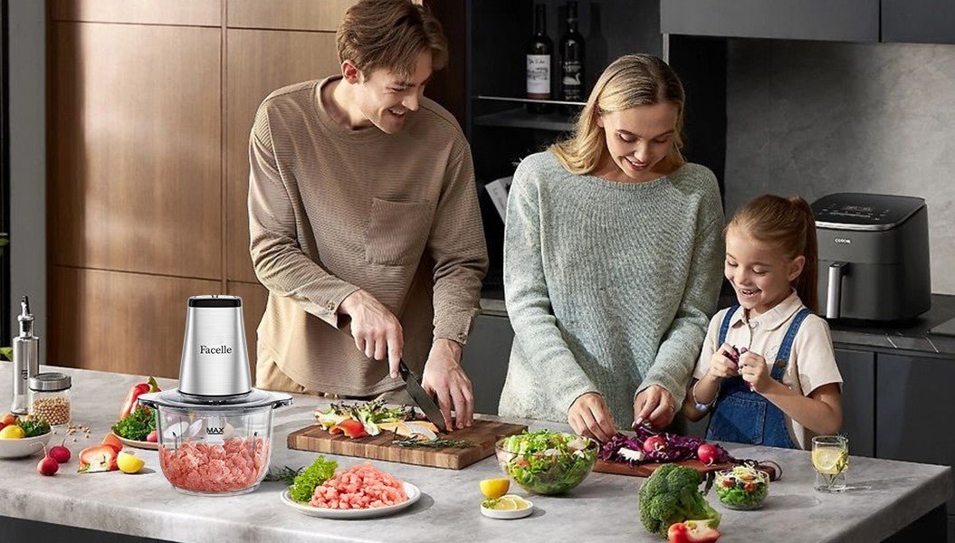 Hachoir à viande électrique Facelle avec une famille