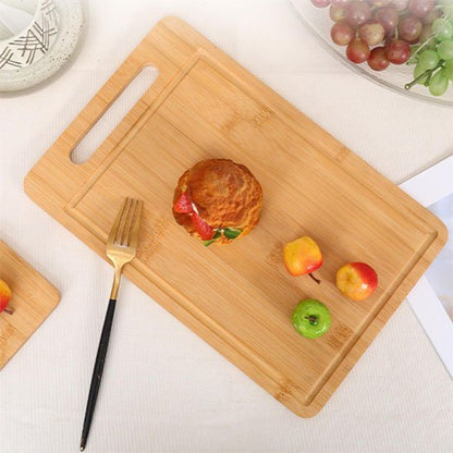 Planche à découper bois avec aliments