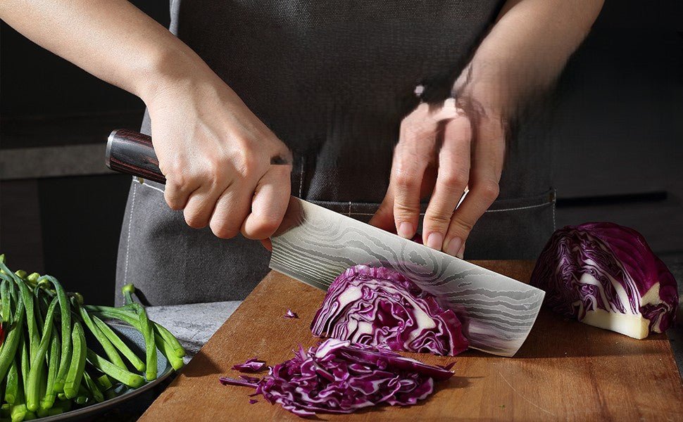 Découpe chou rouge avec couteau santoku Paudin Damascus – tranche nette et précise